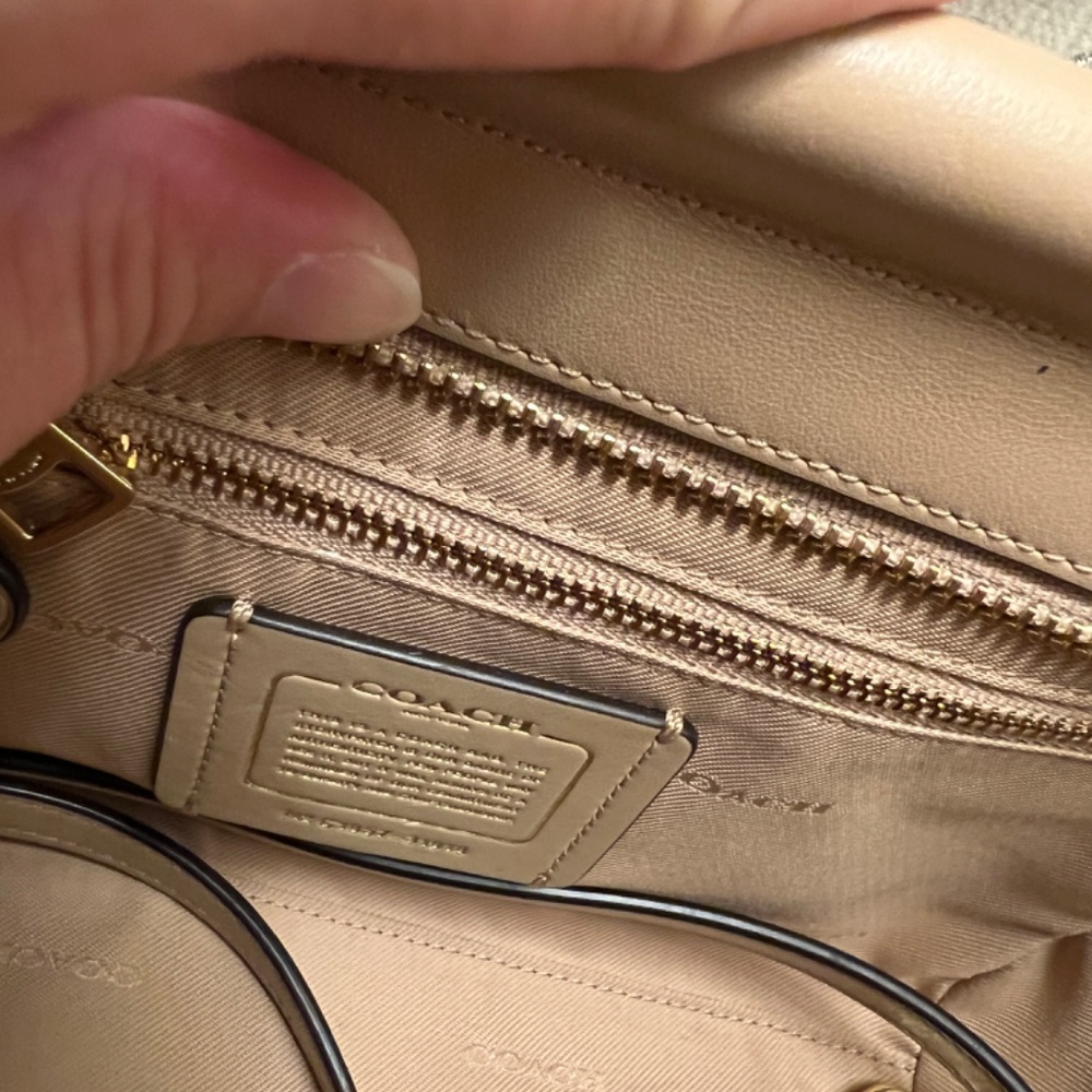 Beautiful Nude coach small purse - Picture 10 of 16